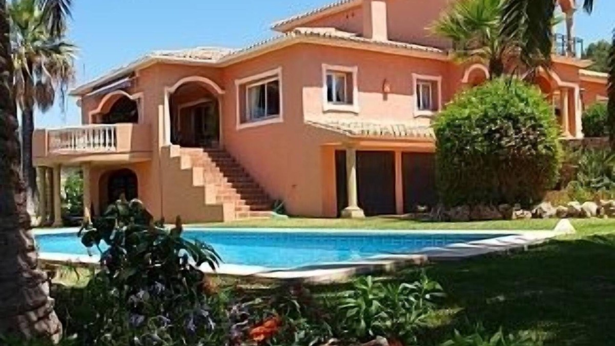 Urbanizacion Hacienda las Chapas Villa | Luxury Villa With Stunning Views Of Marbella, Mountains. Pool Terrace. Sleeps10
