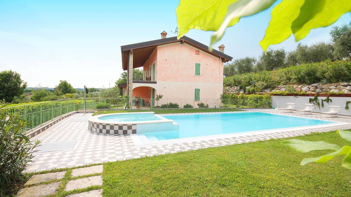 Solarolo Villa | Luxury villa with swimming pool and lake view