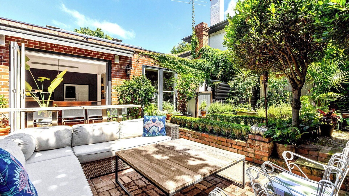 St Kilda House | Luxury Villas St Kilda West Beach (Walk to the beach)