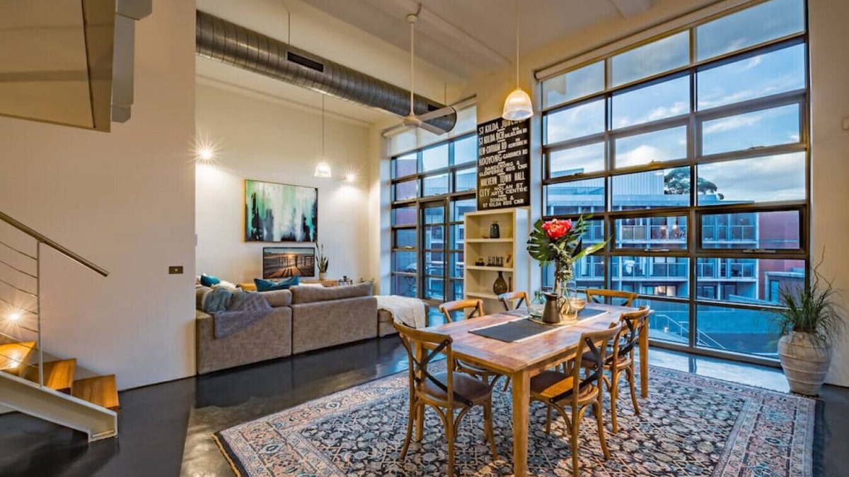 Abbotsford Apartment | Luxury warehouse apartment close to CBD