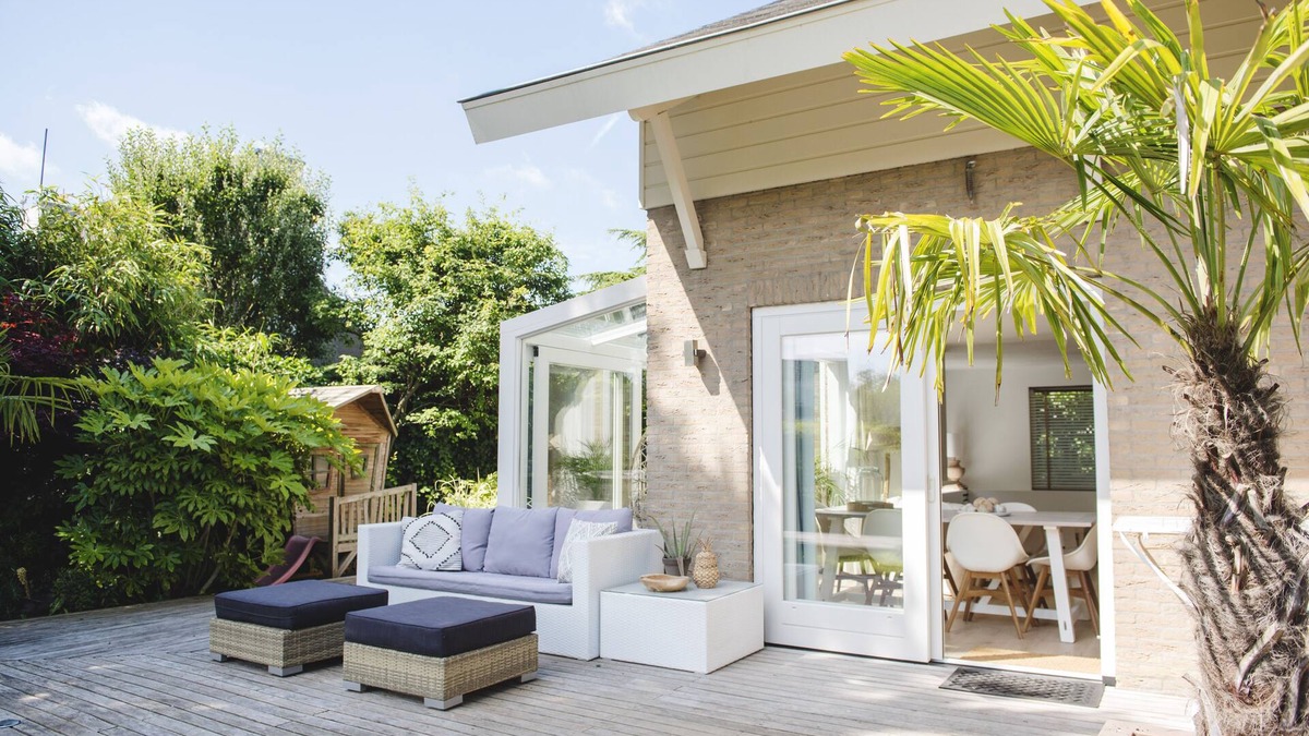 Vinkeveen Villa | Luxury water villa in quiet location. Boat rental optional.