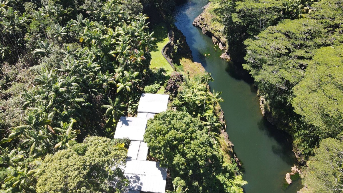 Hilo House | Luxury Waterfall Oasis: The Falls at Reed's Island