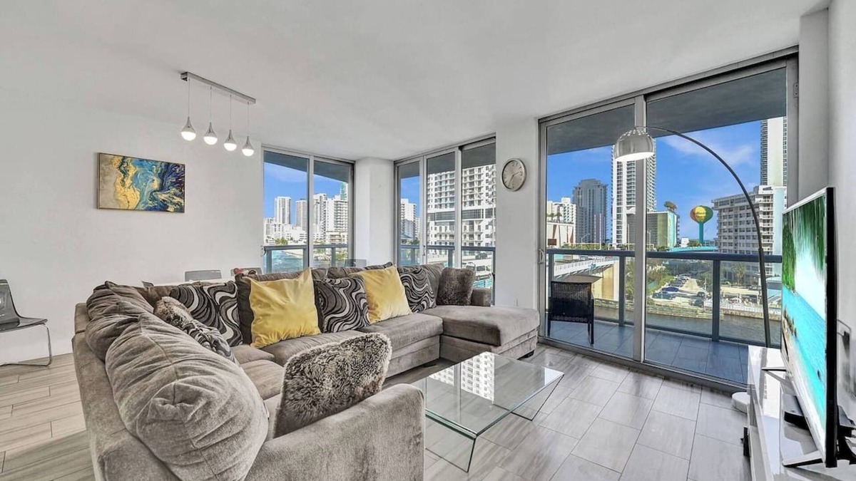 Hallandale Beach Apartment | Luxury Waterfront Suite