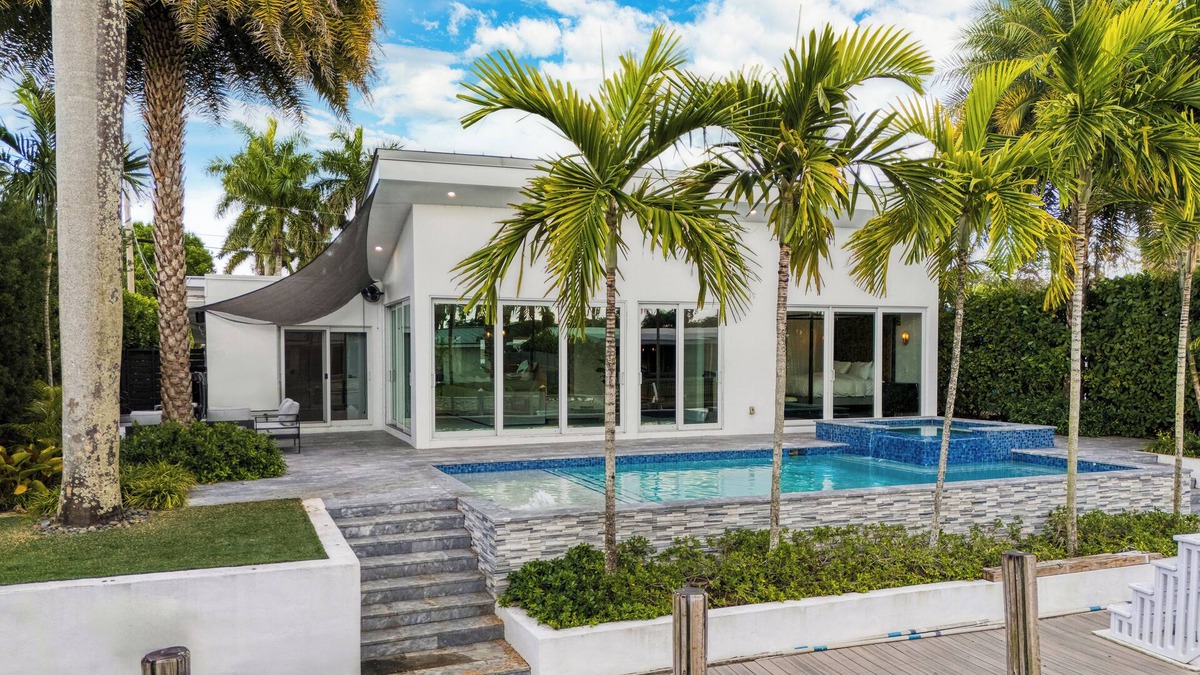 Fort Lauderdale House | Luxury Waterfront Home w/Pool, Hot Tub & Dock Near Las Olas | Gulfstream
