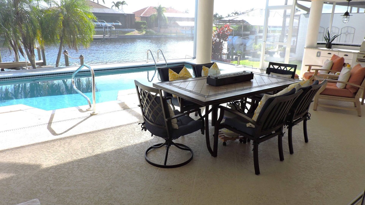 Pelican House | Luxury Waterfront Cape Harbor Home