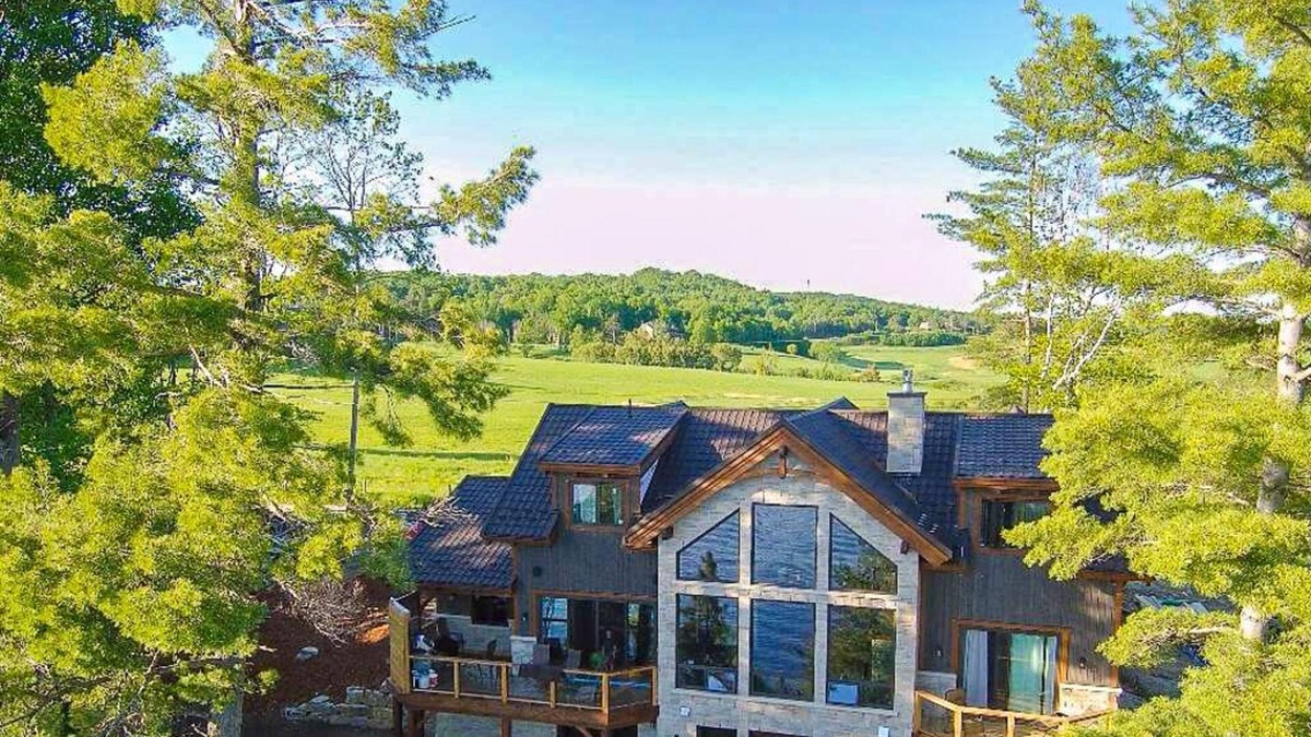 Huntsville Cottage | Luxury Waterfront Cottage Muskoka!