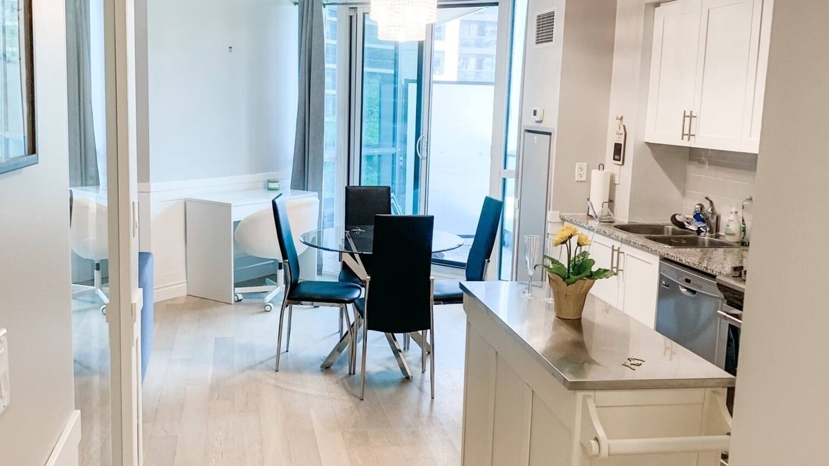 Bathurst Quay Condo | Luxury Waterfront Downtown Condo w/Pool & Parking