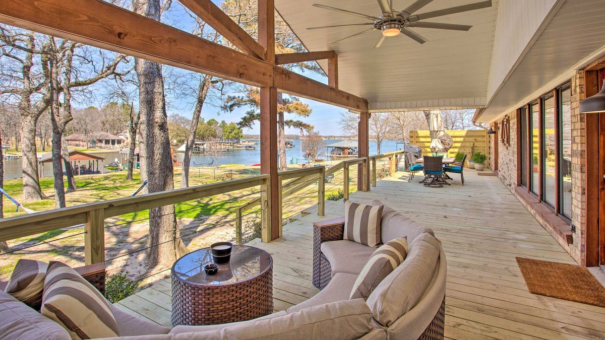 Star Harbor House | Luxury Waterfront Getaway on Cedar Creek Lake