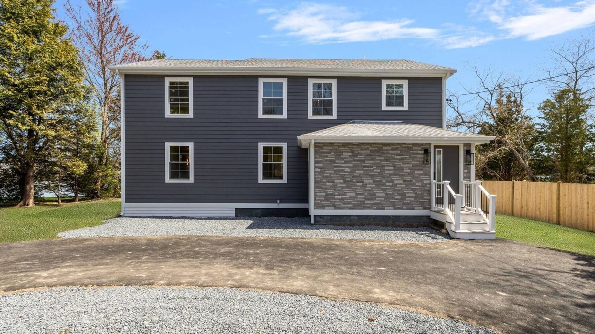 Portsmouth House | Luxury Waterfront House in Portsmouth, RI with Direct Beach Access