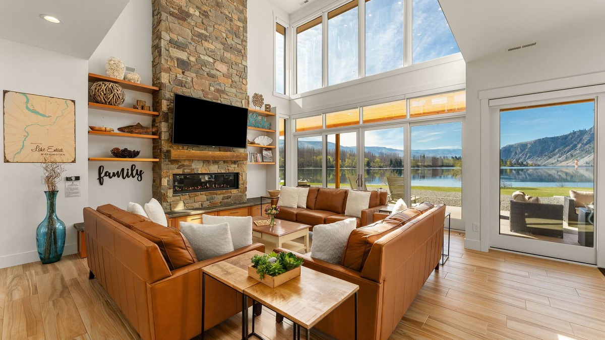 Ardenvoir House | Luxury Waterfront Home with Views, SUP, Firepit and Shared Dock!