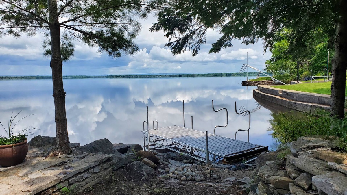 Arnprior House | Luxury Waterfront - quiet, walking trails, great water.