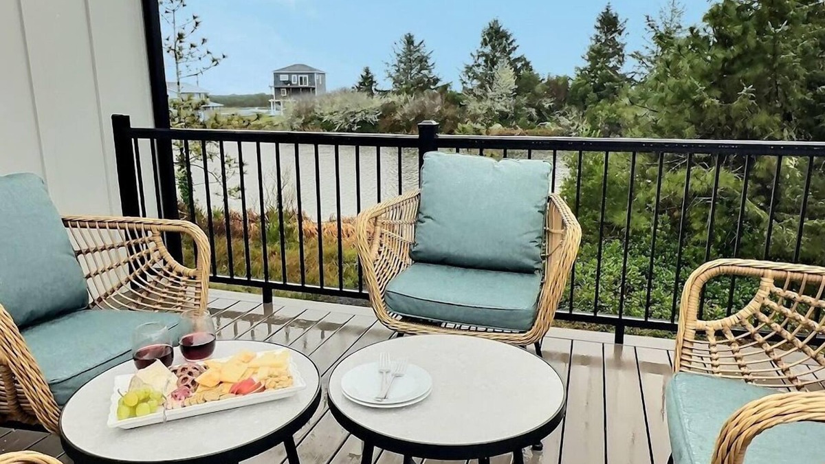 Ocean Shores House | Luxury waterfront home with views of canal