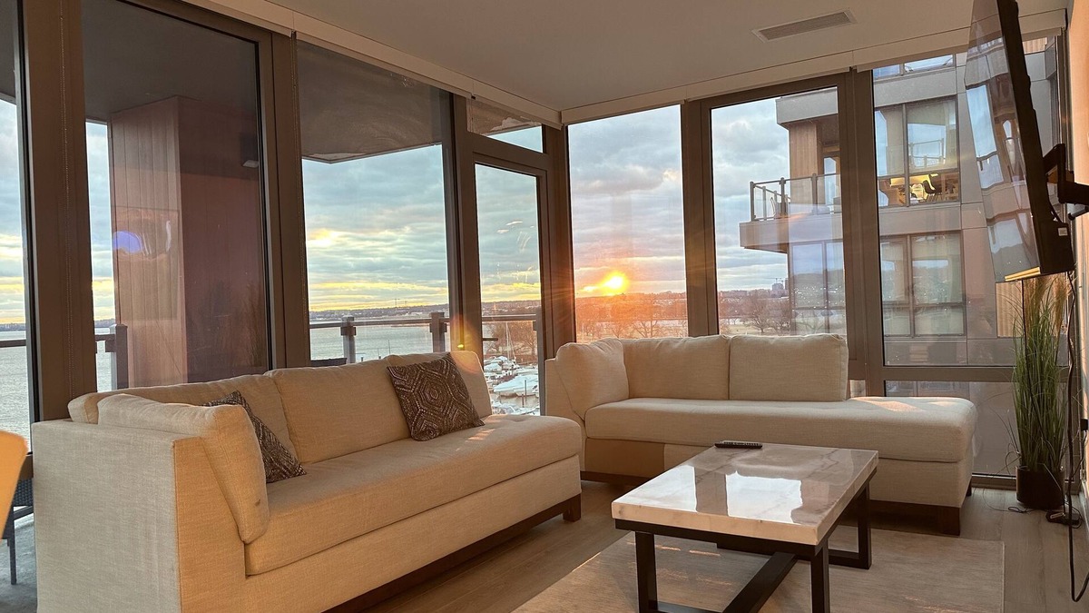 Buzzard Point Apartment | Luxury waterfront view 2 bedroom 2 bathroom Unit