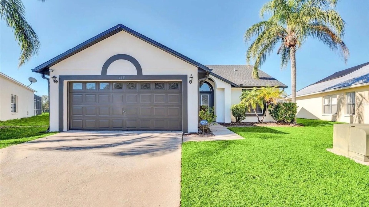 Bridgewater Crossing Villa | Luxury waterview Poolhome only 12 mins from Disney