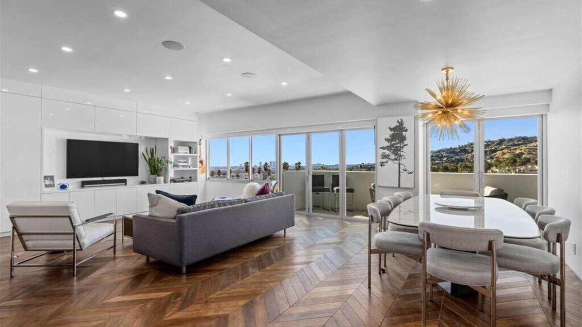 Hollywood Heights Apartment | Luxury West Hollywood 2-Bed Apt as seen in Netflix 'Selling Sunset' show.