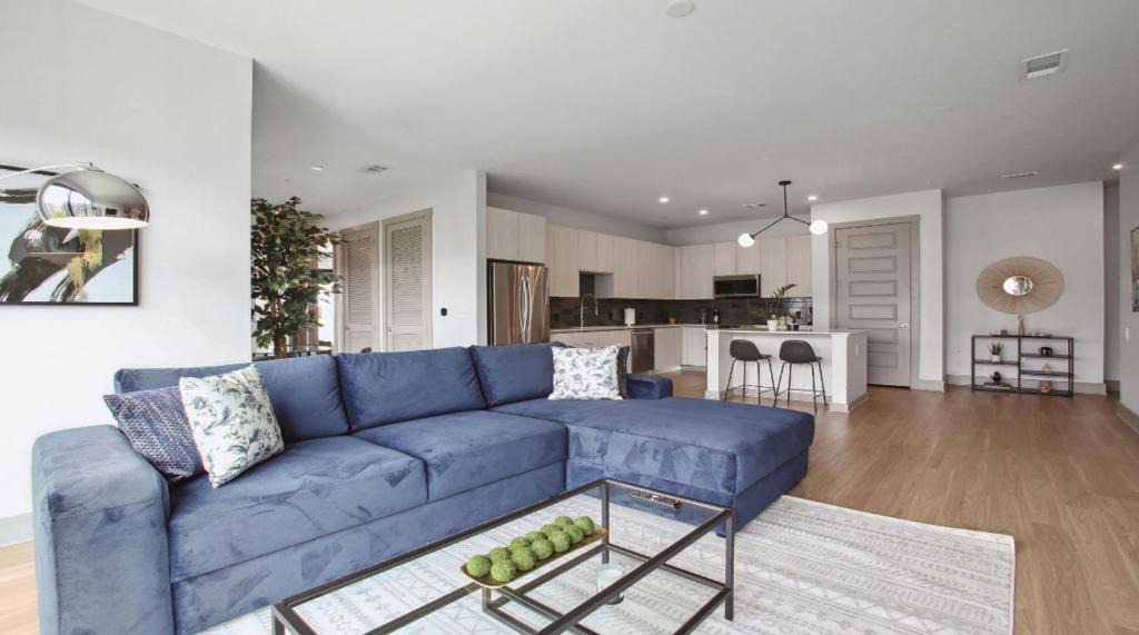 Home Park Apartment | Luxury West Midtown 2 bdrm