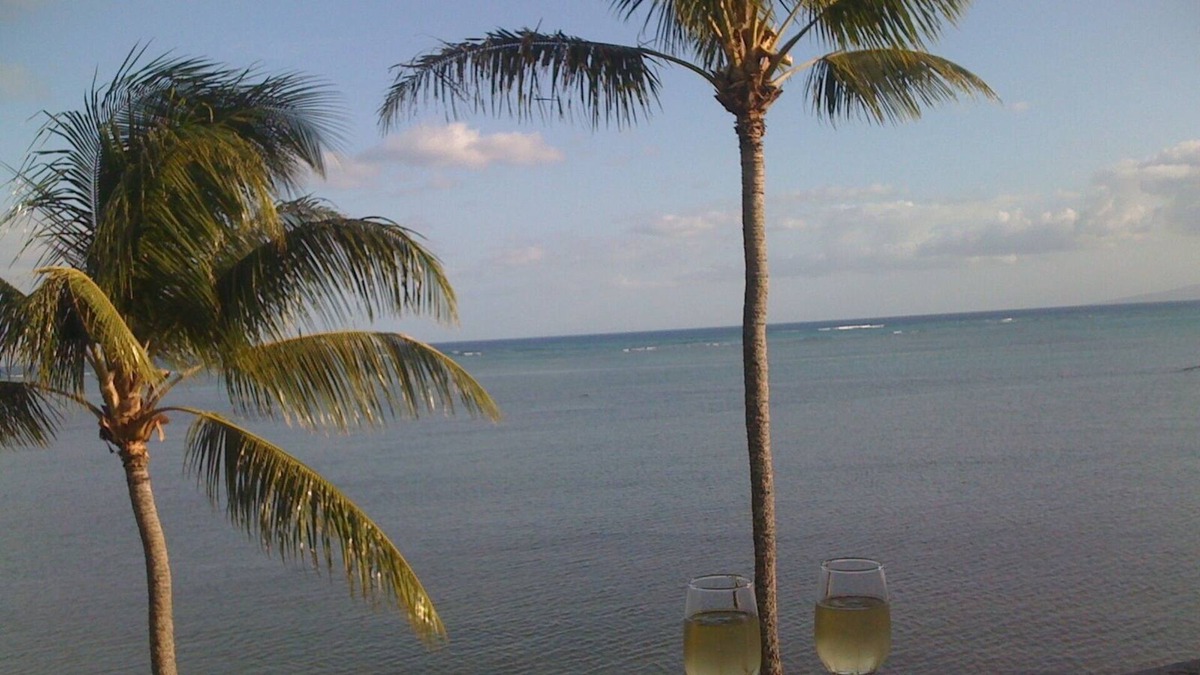 Ualapue Apartment | Luxury With a View!!! Designer Furnished (Wavecrest Resort)