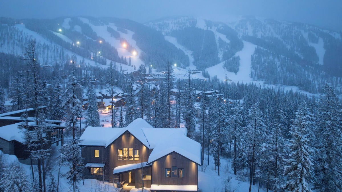 Whitefish House | LUXURY with Direct Ski Access + Hot Tub, Theater Room & Ski Room + High End Amenities! Ridge Run