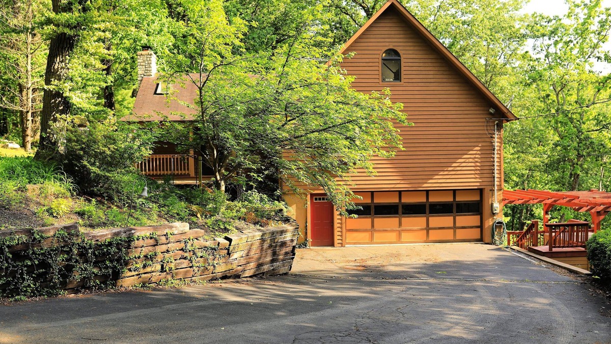 Laurelville Cottage | LUXURY Wooded Hilltop Hocking Hills Villa Lodge!