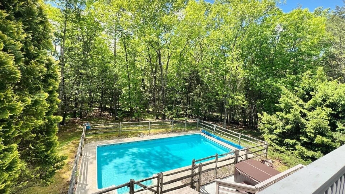 Mount Marion House | Luxury Woodstock Retreat: Hot tub & heated pool! Family & Group friendly