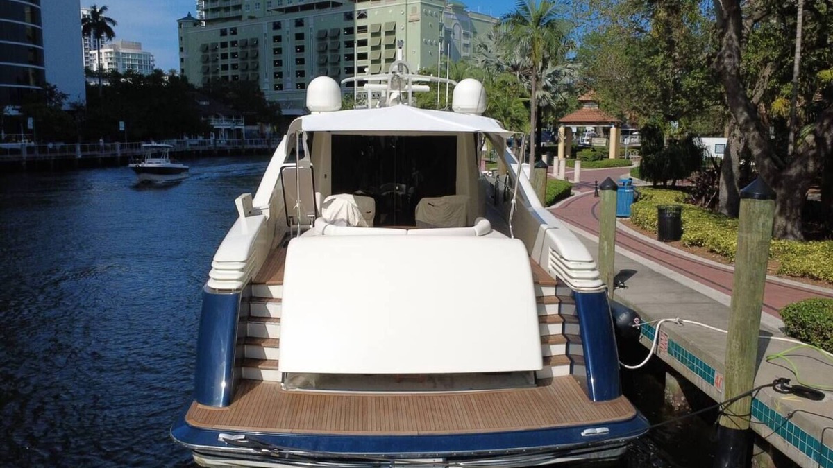 Riverwalk Fort Lauderdale Boat Rental | Luxury Yacht stay Fort lauderdale