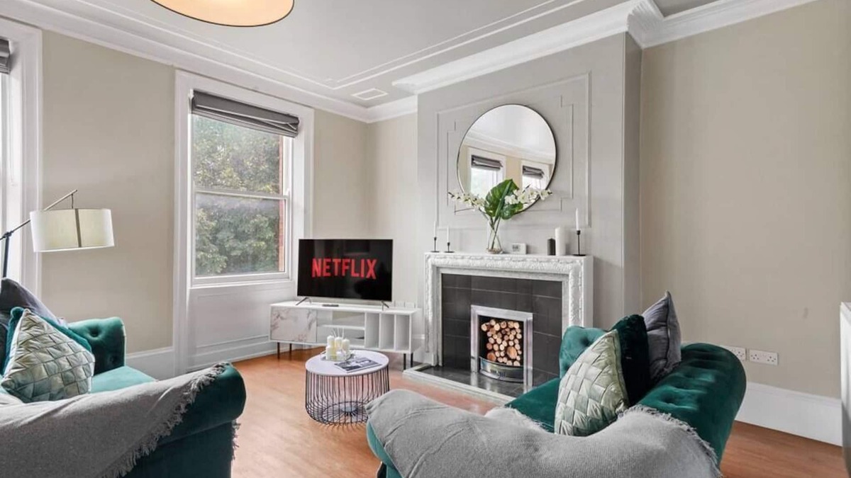 Wakefield Condo | Luxury Yorkshire Apartment 3 - Parking