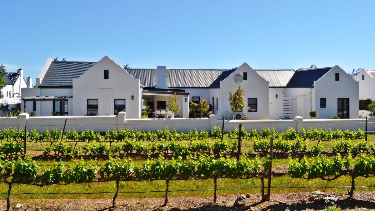 Trawal House | Luxury 4 bedroom home within a working cape winelands farm