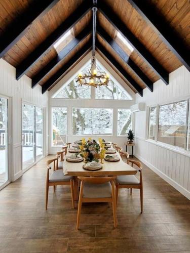 Lake Arrowhead House | LuxurySpaciousCottage/FencedYard/DetachedBonusRoom