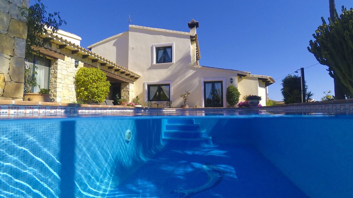 Moravit Villa | Luxusvilla with pool, few minutes to the beach