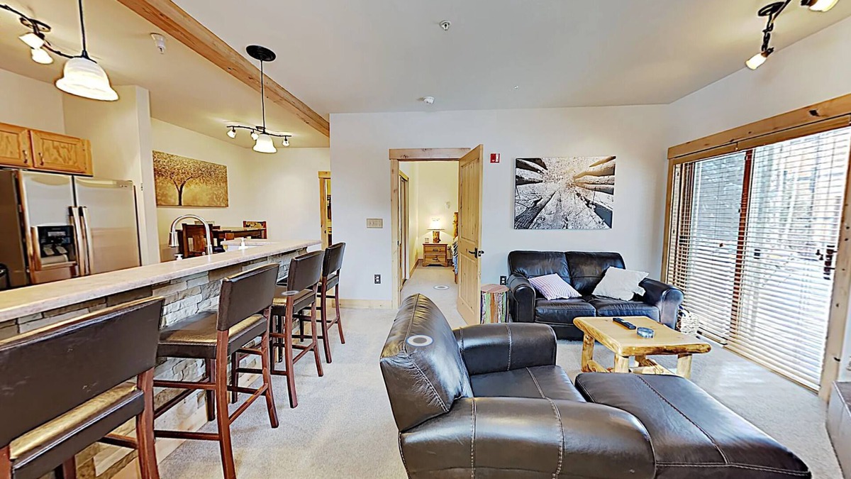 Four O'Clock House | Luxuy Lodge Ski-in/Ski-Out Corner Unit Tub Steps from Lift, Town, & Hot Tub/Pool