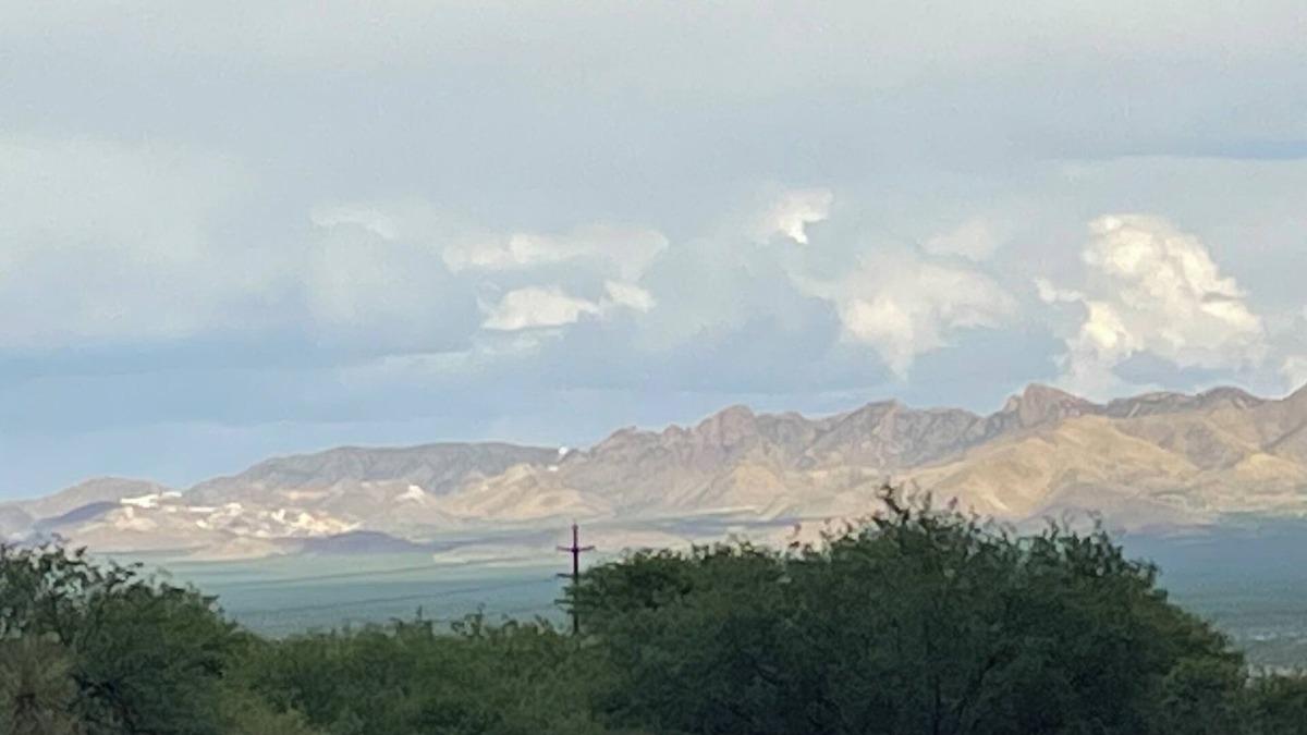 Villages of Green Valley House | Luz Del Sol our home in the sun! Mountain View! Single Level 2/2 w/ pool access!
