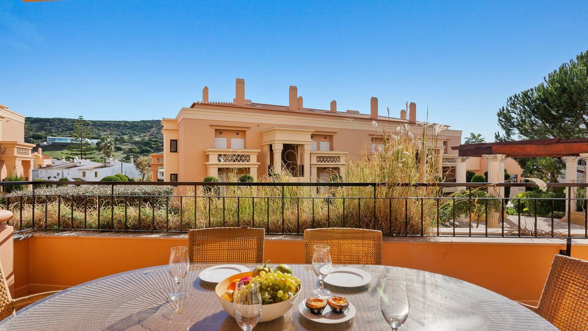 Praia da Luz Apartment | Luz/Lagos Luxury & Spacious 2bed Apartment Baia da Luz (200m to beach)