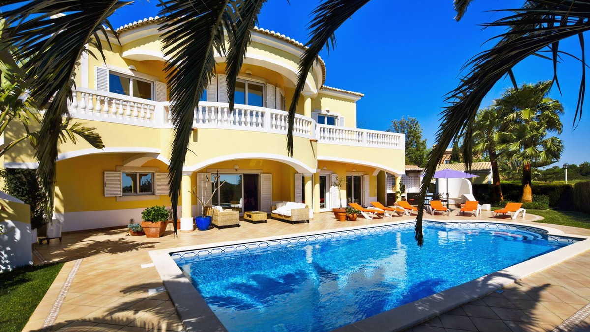 Praia da Luz Villa | LUZ, LAGOS, OCEAN VIEW, BBQ AIR-CON, WiFi landscaped garden