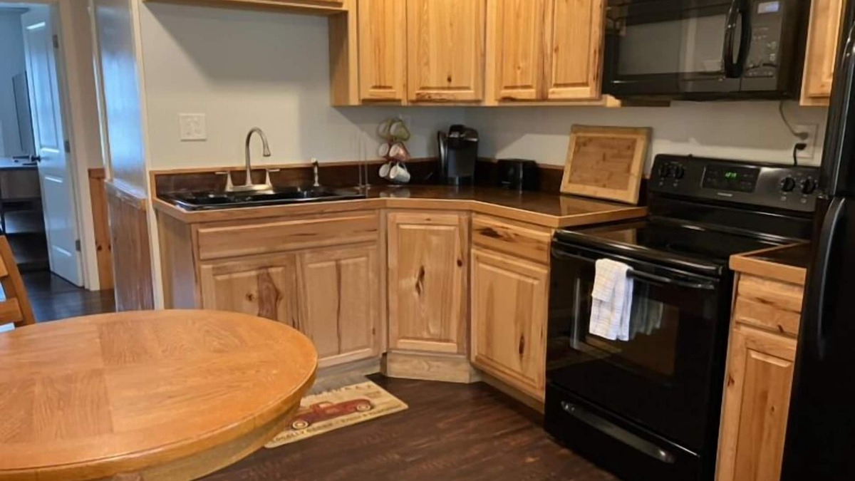 Lake Luzerne-Hadley Apartment | Luzerne Court Apartment