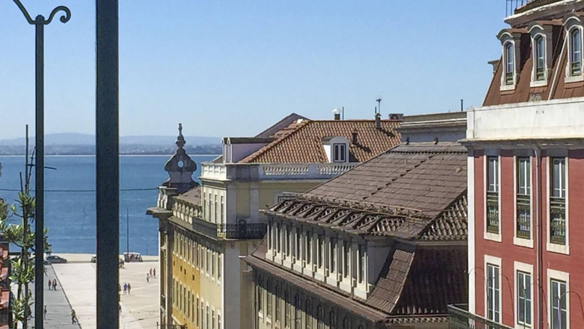 Pena Apartment | LV Premier Baixa CN1- AC, elevator, central, views
