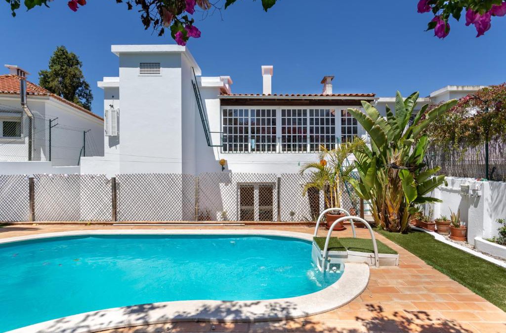 Falca Villa | Lx Villa -10m to downtown up to14 ppl,heatable pool and lift