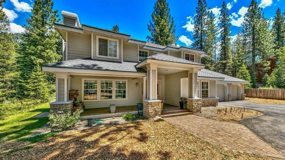 Christmas Valley House | Lx11 lake tahoe river cabin w/hot tub