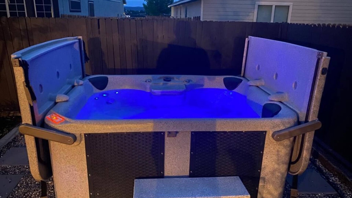 San Antonio Villa | Lxry 4 BR, Pool/Hot Tub, Huge Backyard, near Seaworld/Six Flags (Tal.)