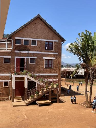 Antsirabe House | Lycée Picot de Clorivière dont les revenus financent l'éducation des élèves