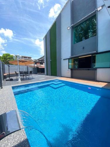 Ipoh Villa | LYL Jaccuzi Private Pool House - 16PAX