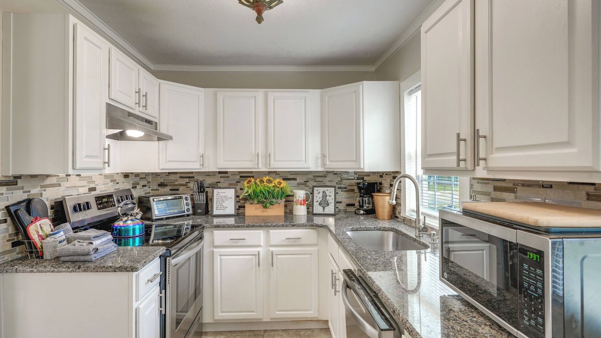 Dixieland House | Lynn’s Historic Dixieland Cottage Near Downtown