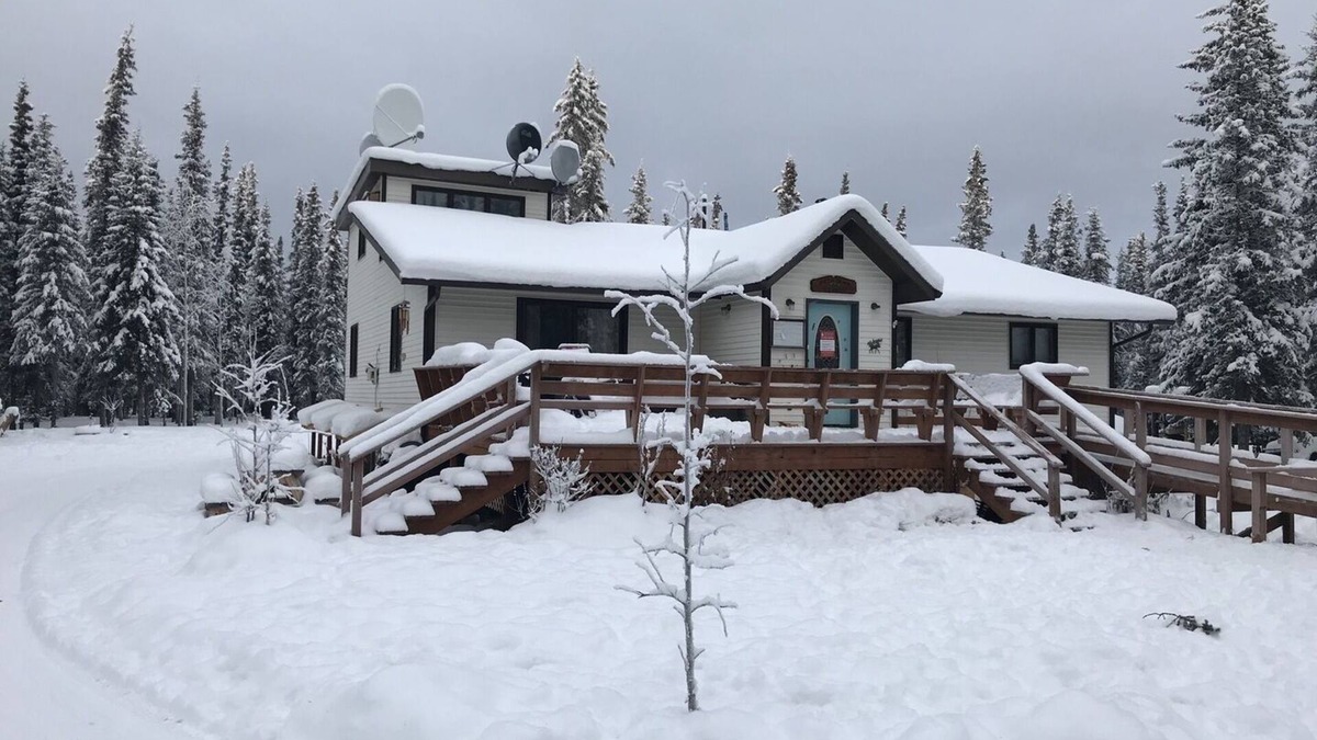 Tok Cabin | Lynx Room in the Main House of Fox 'n Fireweed (private bath)