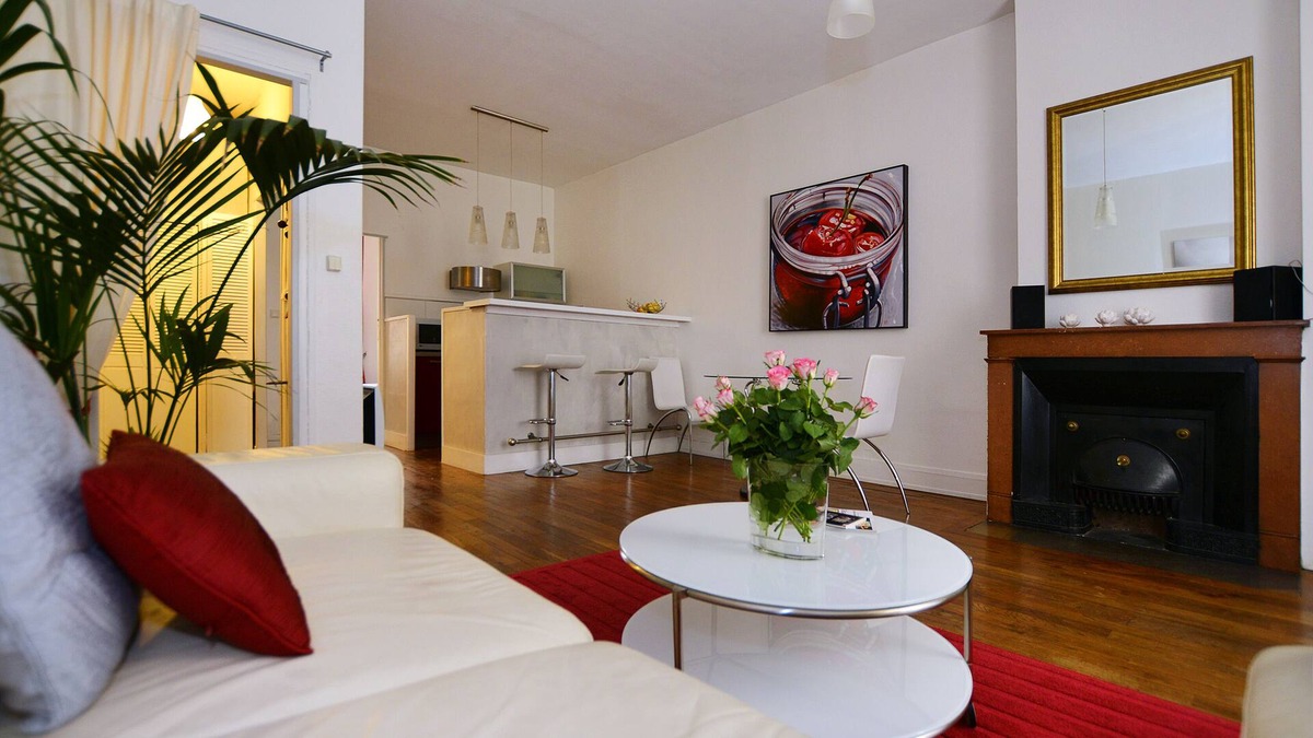 Perrache Apartment | Lyon center peninsula: between La Confluence and Bellecour. Calm. All shops