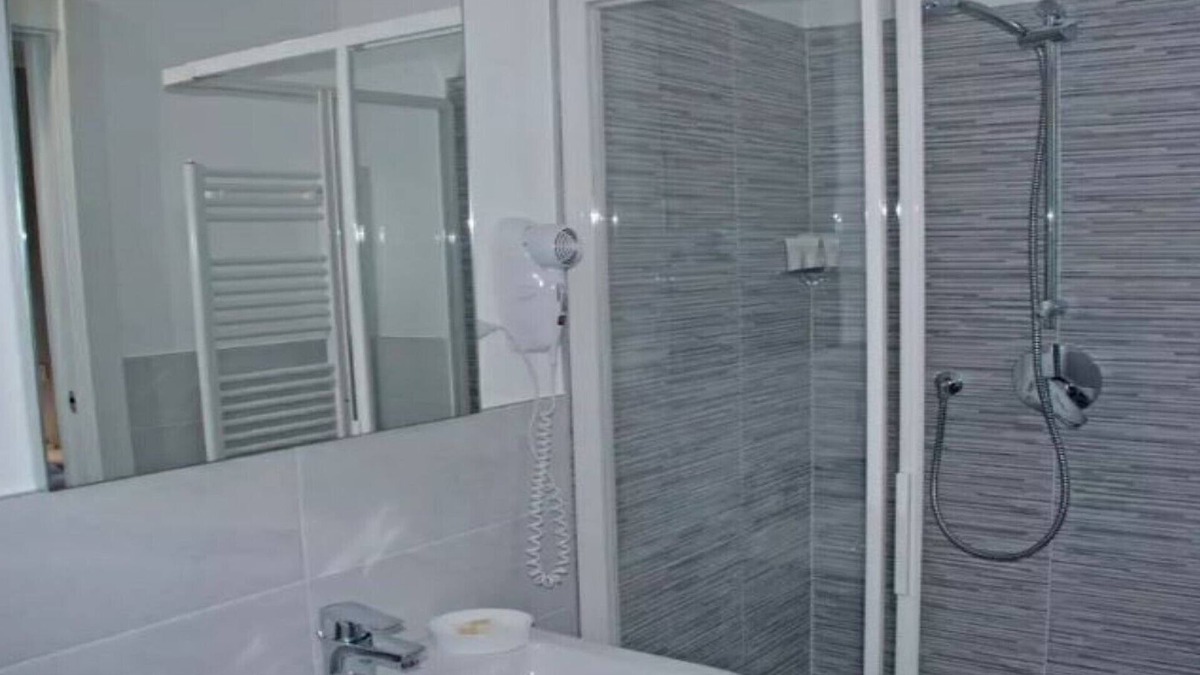 Azzano San Paolo House | Lyon Room - Bonne Nuit
