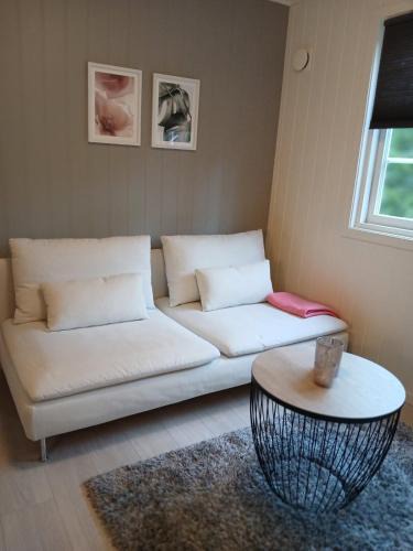 Gvarv Apartment | Lys og moderne leilighet i Bø.