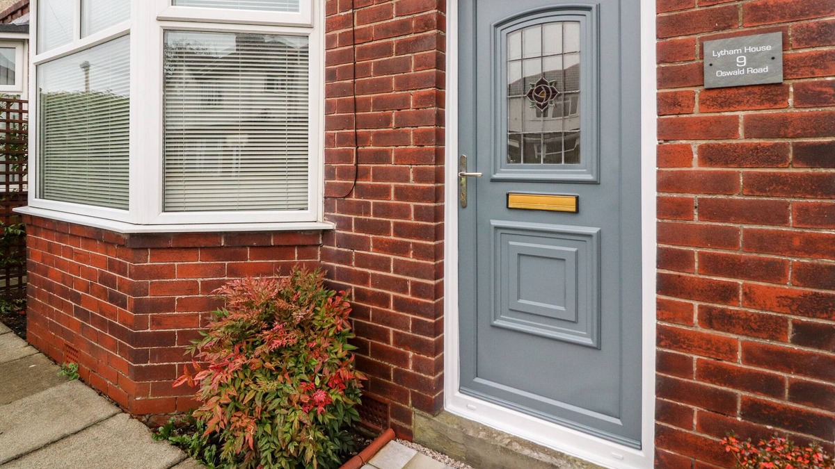 Lytham St. Anne's Cottage | LYTHAM HOUSE, pet friendly, with a garden in Lytham St. Annes