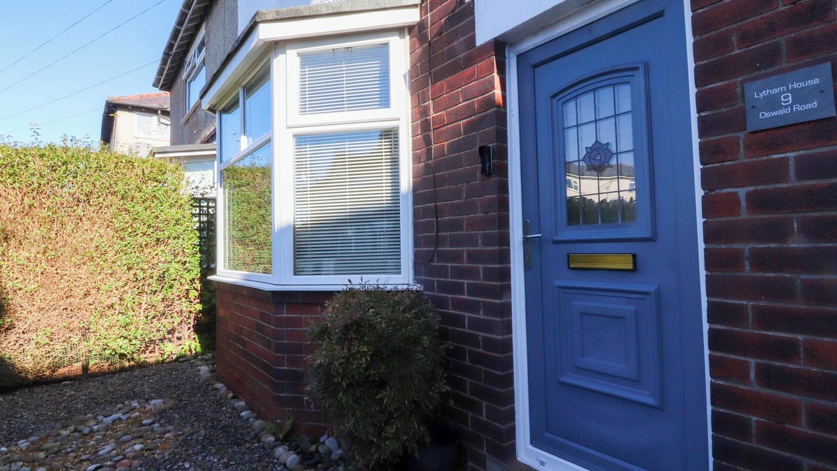 Lytham St. Anne's Cottage | LYTHAM HOUSE, pet friendly, with a garden in Lytham St. Annes
