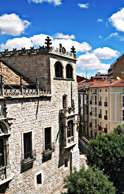 Burgos Apartment | Mía Suites I Centro Histórico - PARKING & WIFI FREE
