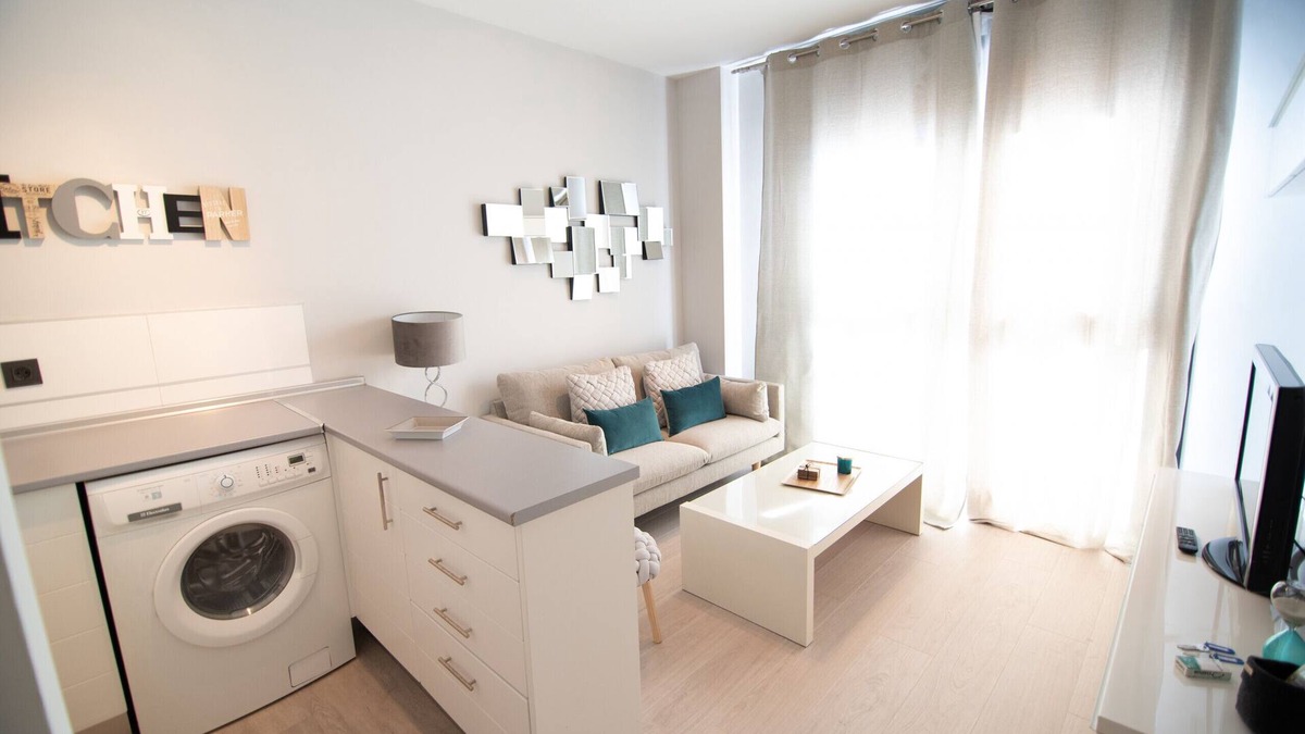 Cuatro Caminos Apartment | M (JMC 5) BERNABEU R. MADRID STADIUM APARTMENT 1 ROOM 2 PAX PARKING - MADRID BUSINESS CENTER