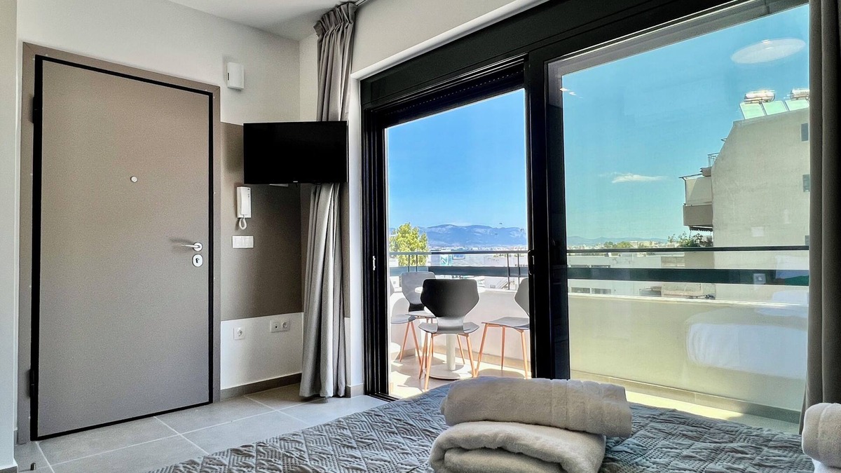 Moschato-Tavros House | M&M Entire private building with jacuzzi/rooftop